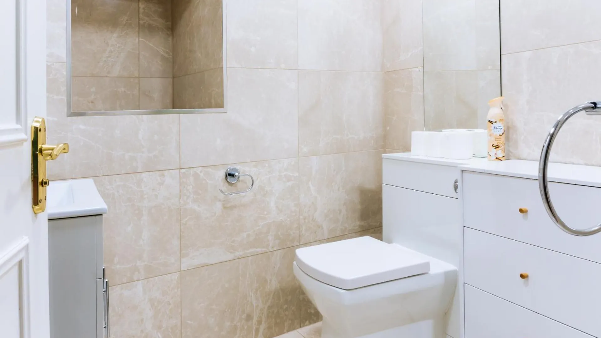Apartamento Homely 3 Bedroom In The Heart Of Central Edimburgo Reino Unido