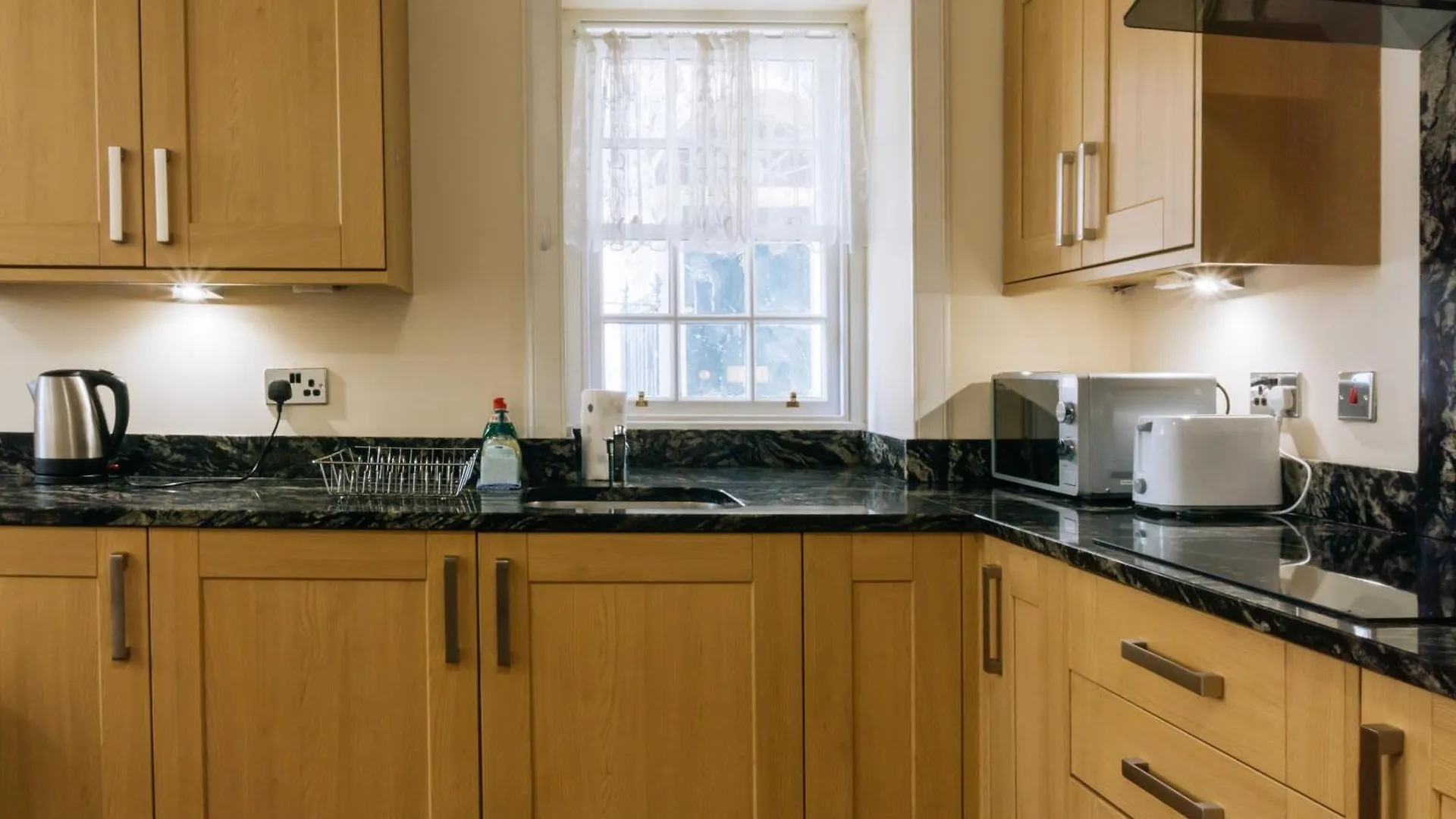 Homely 3 Bedroom In The Heart Of Central Edimburgo Reino Unido