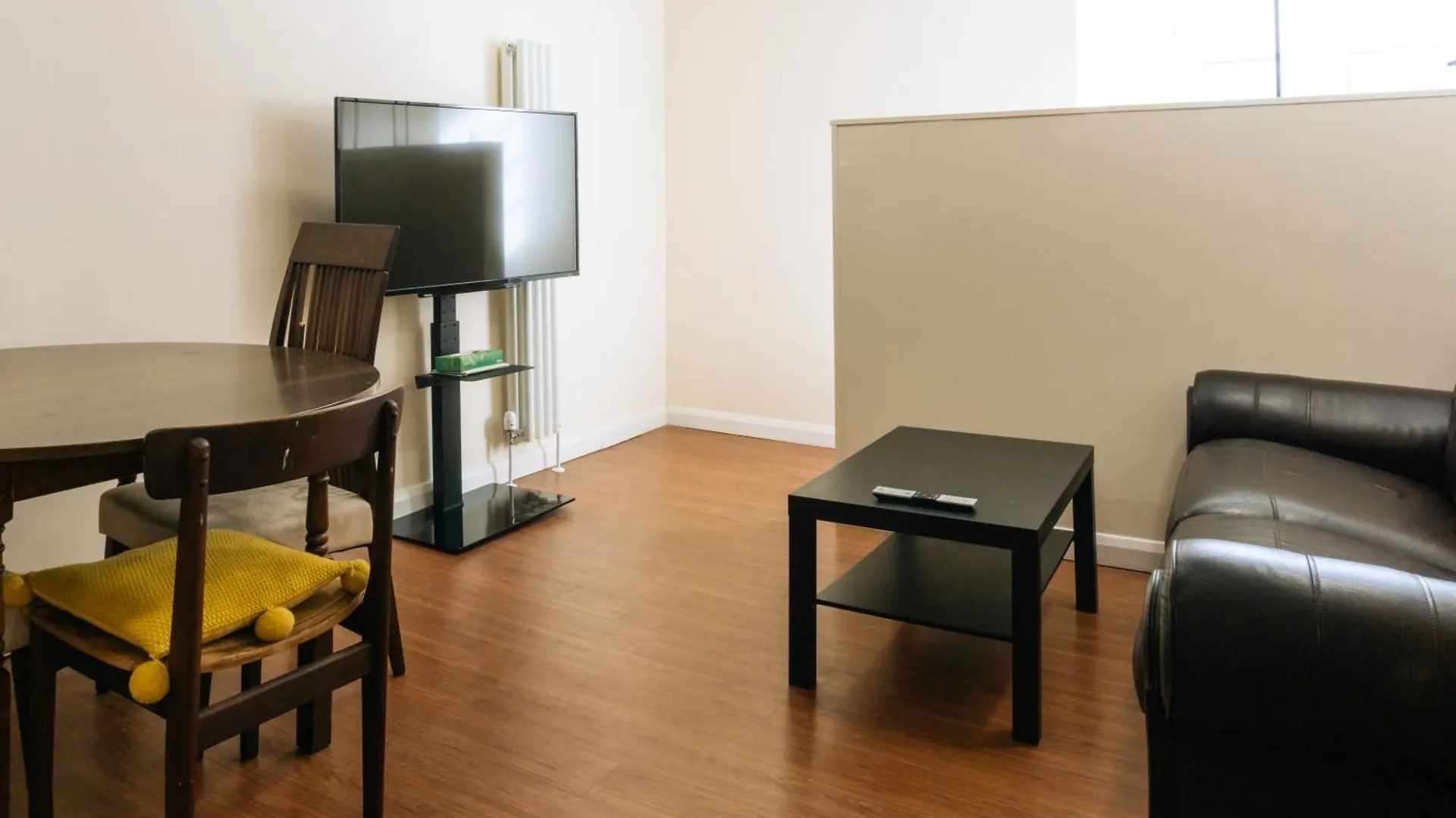 Homely 3 Bedroom In The Heart Of Central Edimburgo Apartamento