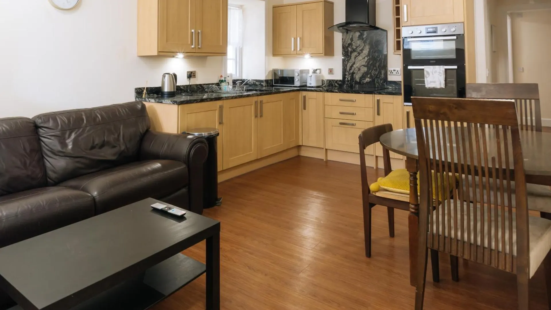 Homely 3 Bedroom In The Heart Of Central Edinburgh